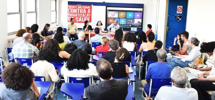 Em seminário na Uerj sobre a rede federal, Sindsprev-RJ faz chamado à luta de verdade em defesa do SUS
